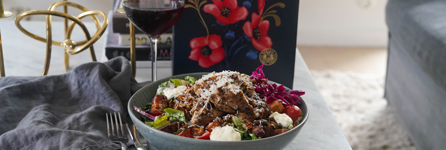 Grillad caesarsallad med lök och grillad kyckling