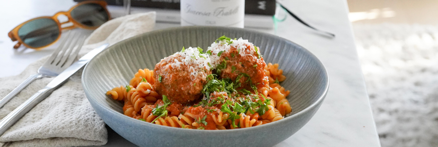 Kalvköttbullar i tomatsås med parmesan och citron